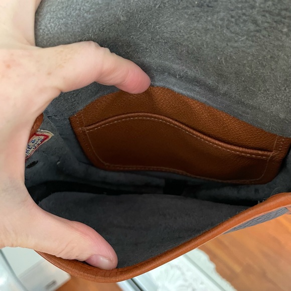 VINTAGE Dooney & Bourke Duck Logo Small Crossbody Handbag Leather Saddle Bag - Picture 7 of 9